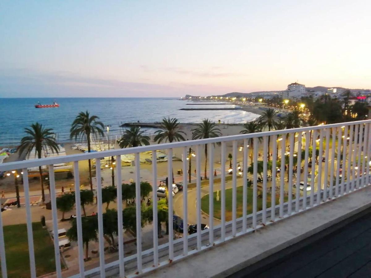 Atico Con Fantasticas Vistas Al Mar Y La Iglesia Apartment Sitges Exterior foto