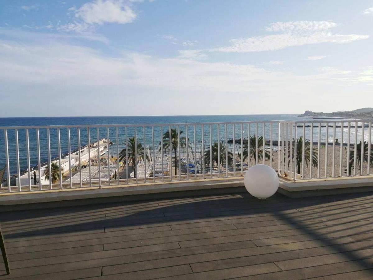 Atico Con Fantasticas Vistas Al Mar Y La Iglesia Apartment Sitges Exterior foto