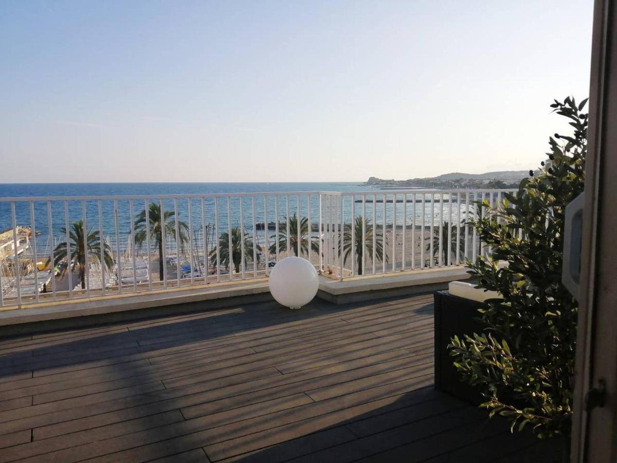 Atico Con Fantasticas Vistas Al Mar Y La Iglesia Apartment Sitges Exterior foto