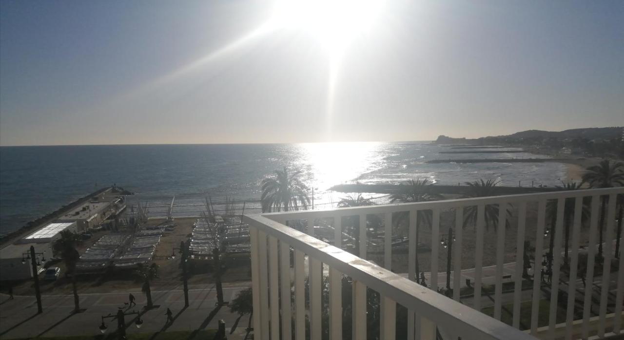 Atico Con Fantasticas Vistas Al Mar Y La Iglesia Apartment Sitges Exterior foto