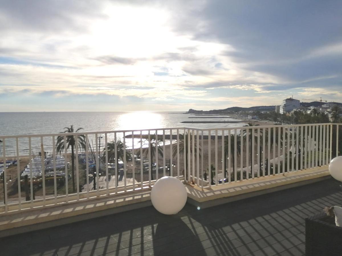 Atico Con Fantasticas Vistas Al Mar Y La Iglesia Apartment Sitges Exterior foto
