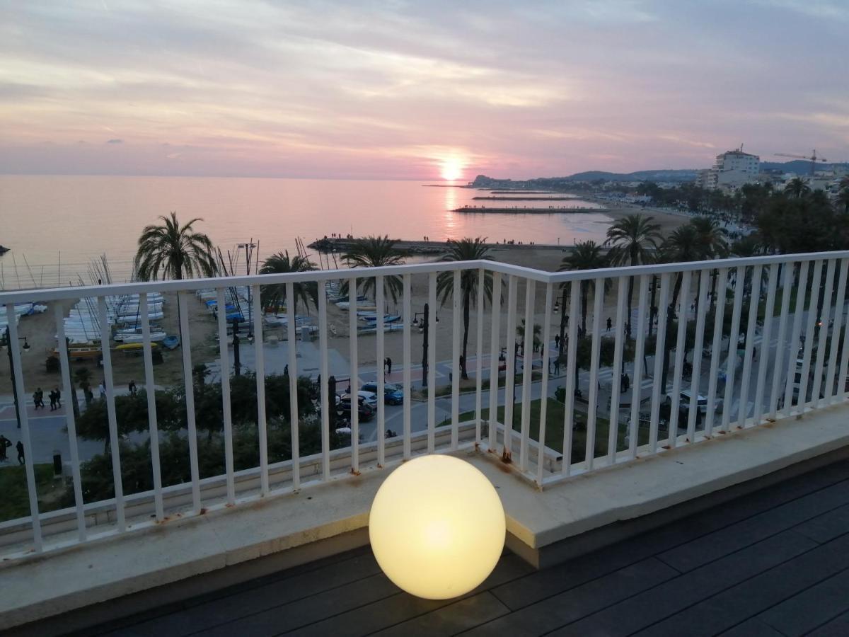 Atico Con Fantasticas Vistas Al Mar Y La Iglesia Apartment Sitges Exterior foto