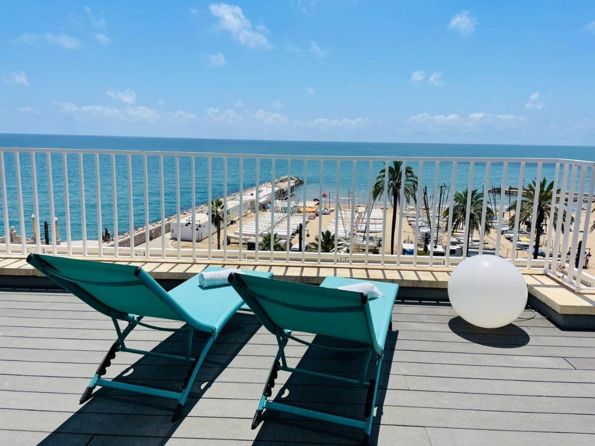Atico Con Fantasticas Vistas Al Mar Y La Iglesia Apartment Sitges Cameră foto