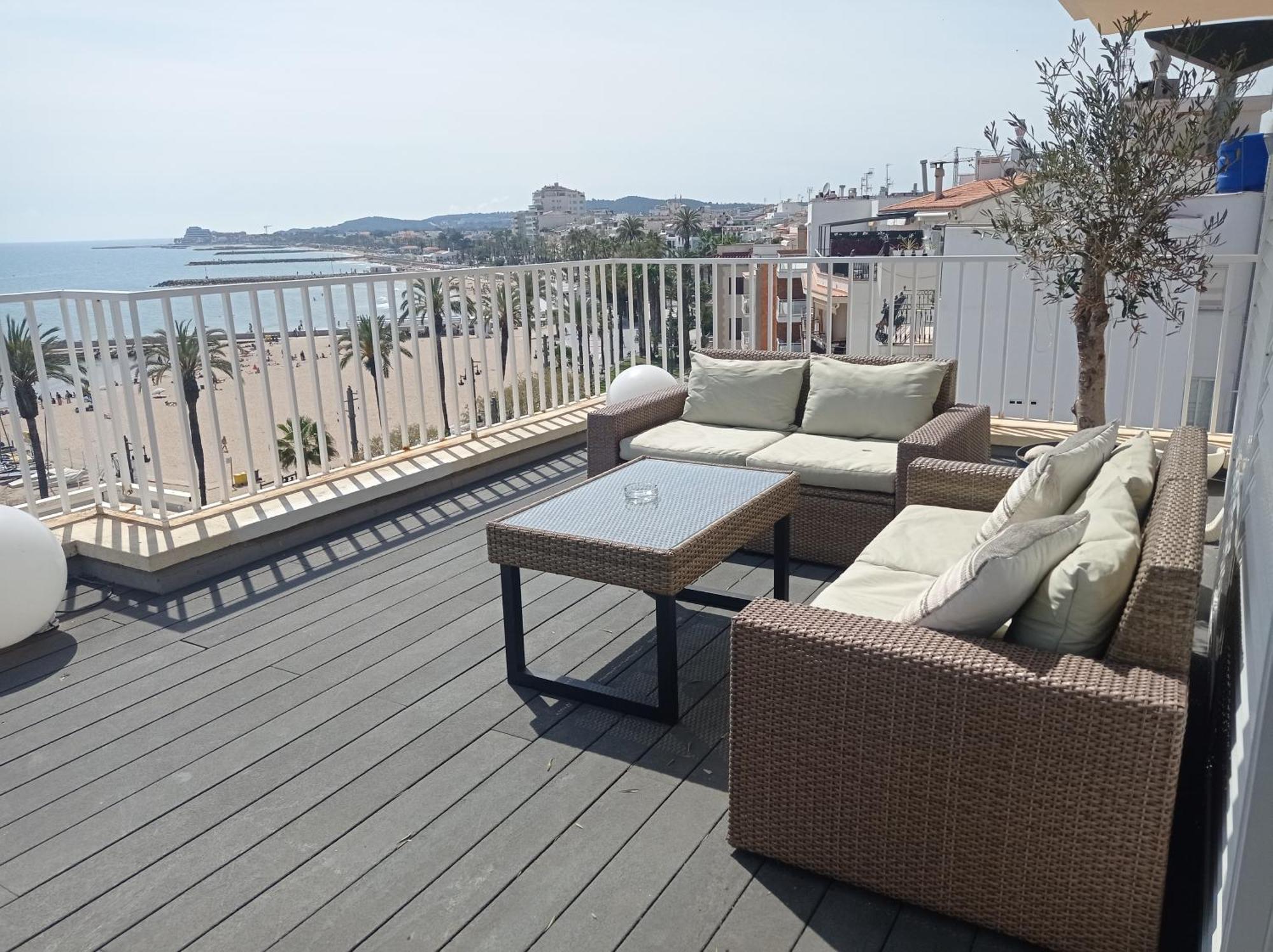 Atico Con Fantasticas Vistas Al Mar Y La Iglesia Apartment Sitges Exterior foto